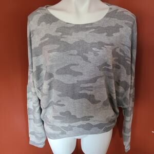 enti glamour Gray Camo Lightweight Sweater Size Small